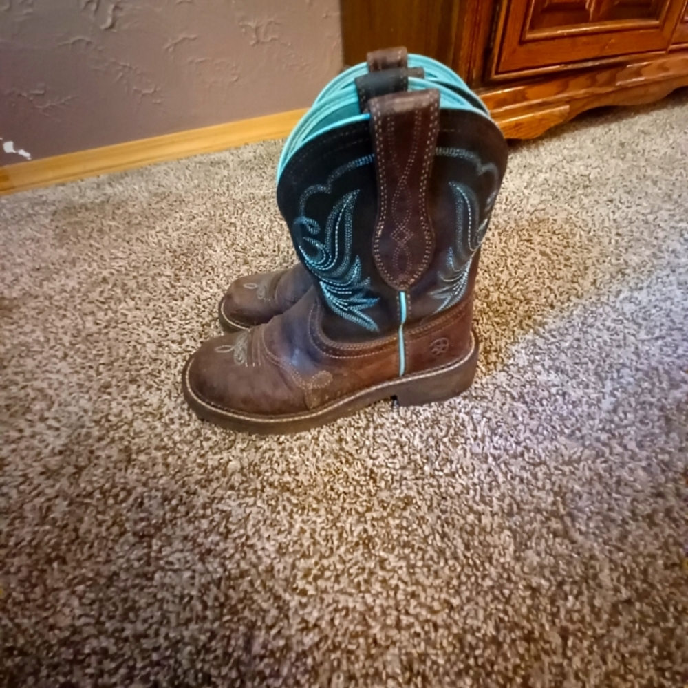 Ariat girls size 6 riding cowgirl boots